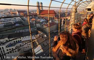 Guided students tour Munich